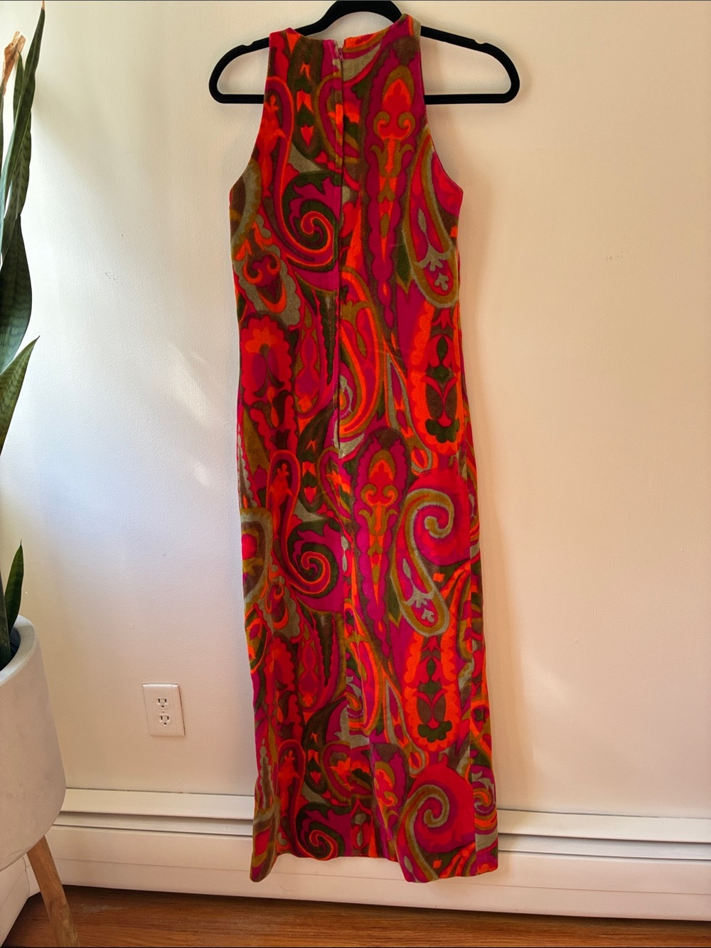 Vintage 1970s Hot Pink Paisley Maxi Dress with Olive & Red Accents - Picture 5 of 10